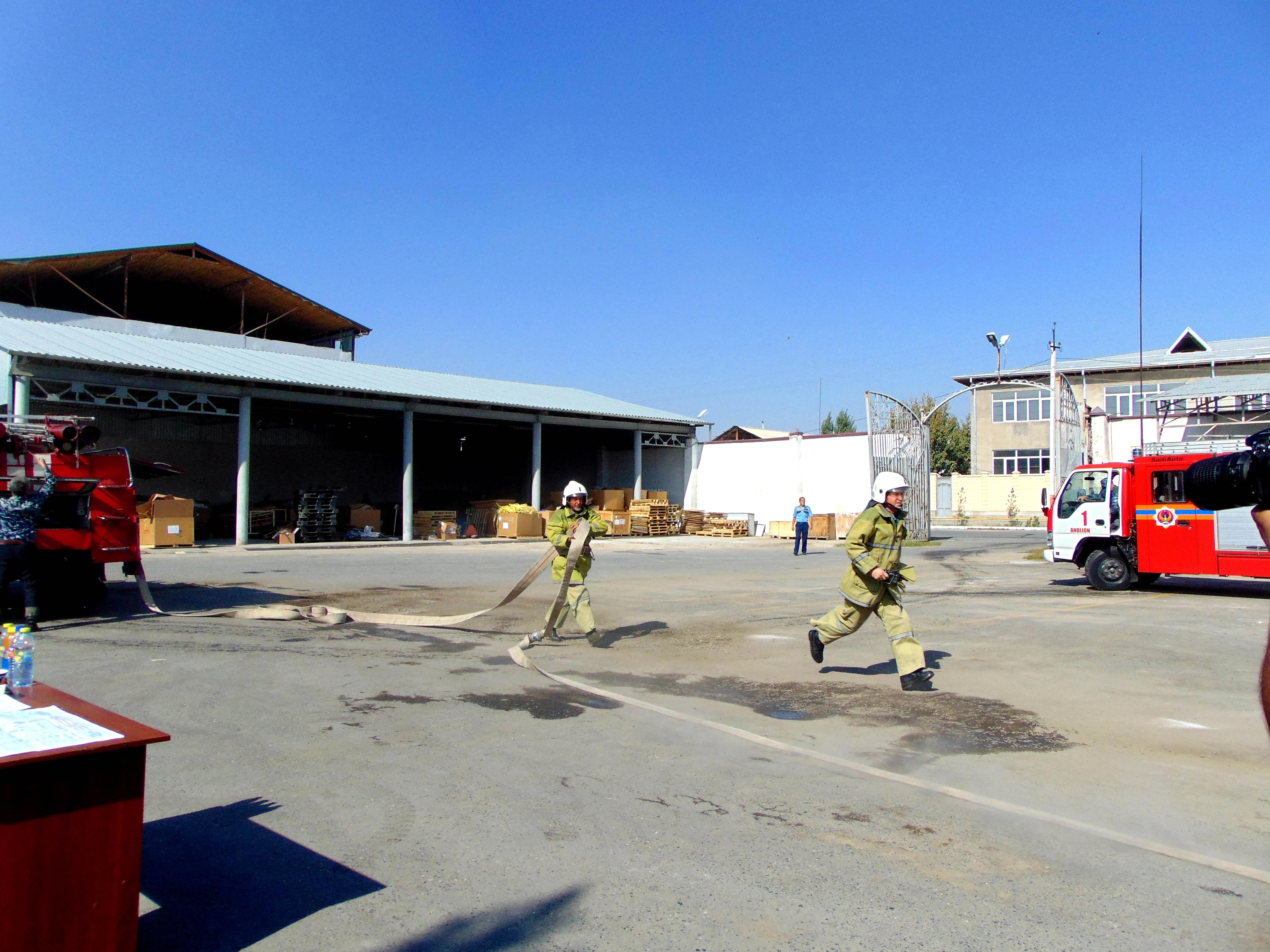 Scheduled fire safety exercises were held at the O'ZERA CLIMATE CONTROL plant. Fire departments and employees of the enterprise took part in it.