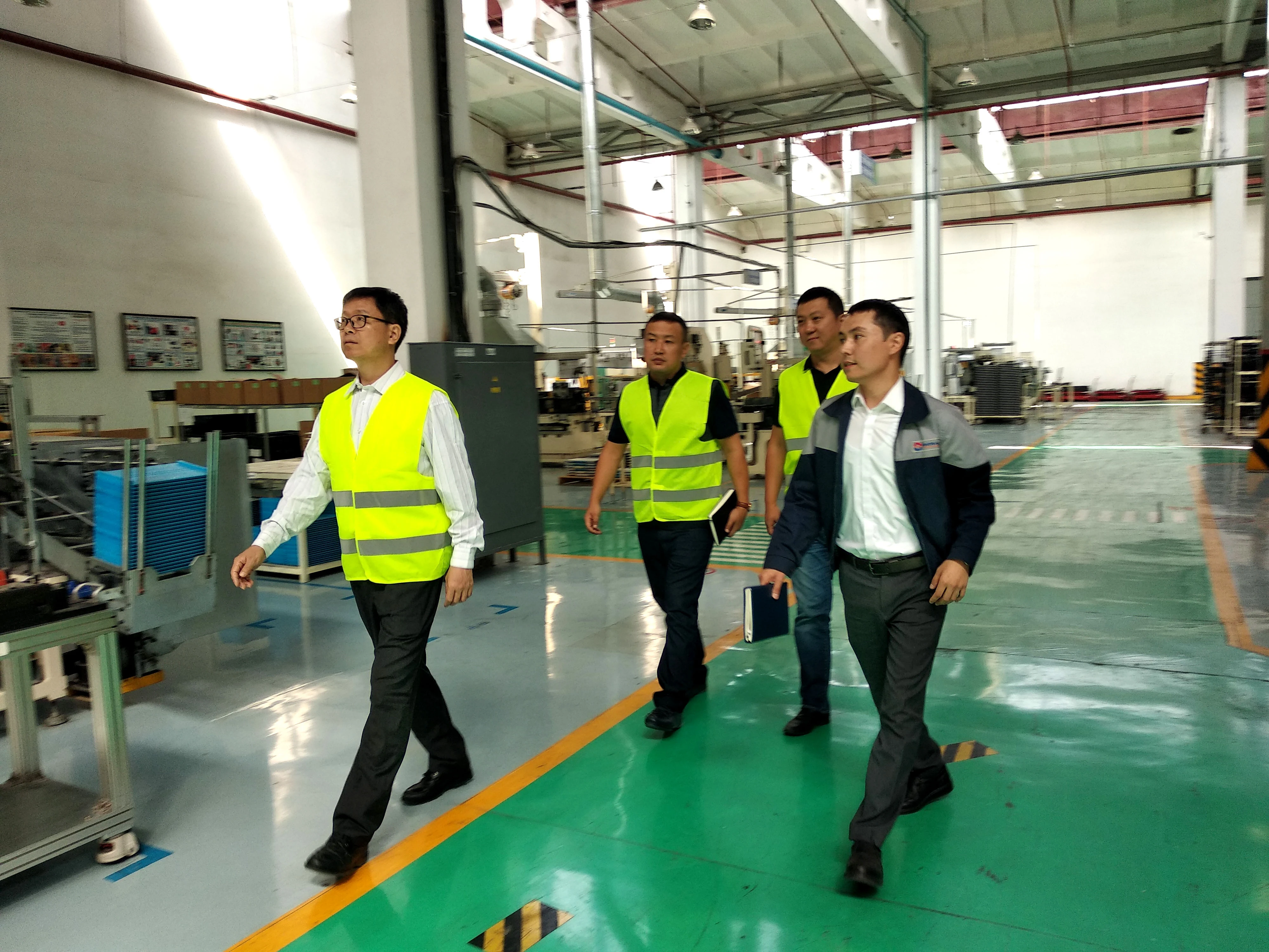 ON SEPTEMBER 4, THE DIRECTOR OF THE SALES DIRECTORATE OF GREE ELECTRIC APPLIANCES INC. VISITED OUR COMPANY.