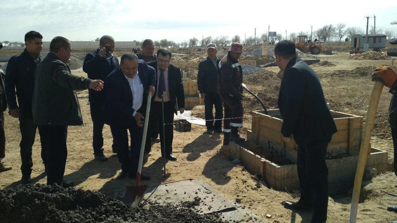 A CAPSULE WITH A MESSAGE TO DESCENDANTS WAS LAID IN THE KHOREZM BRANCH OF OUR ENTERPRISE AND THE CONSTRUCTION OF A NEW PLANT WAS LAUNCHED.