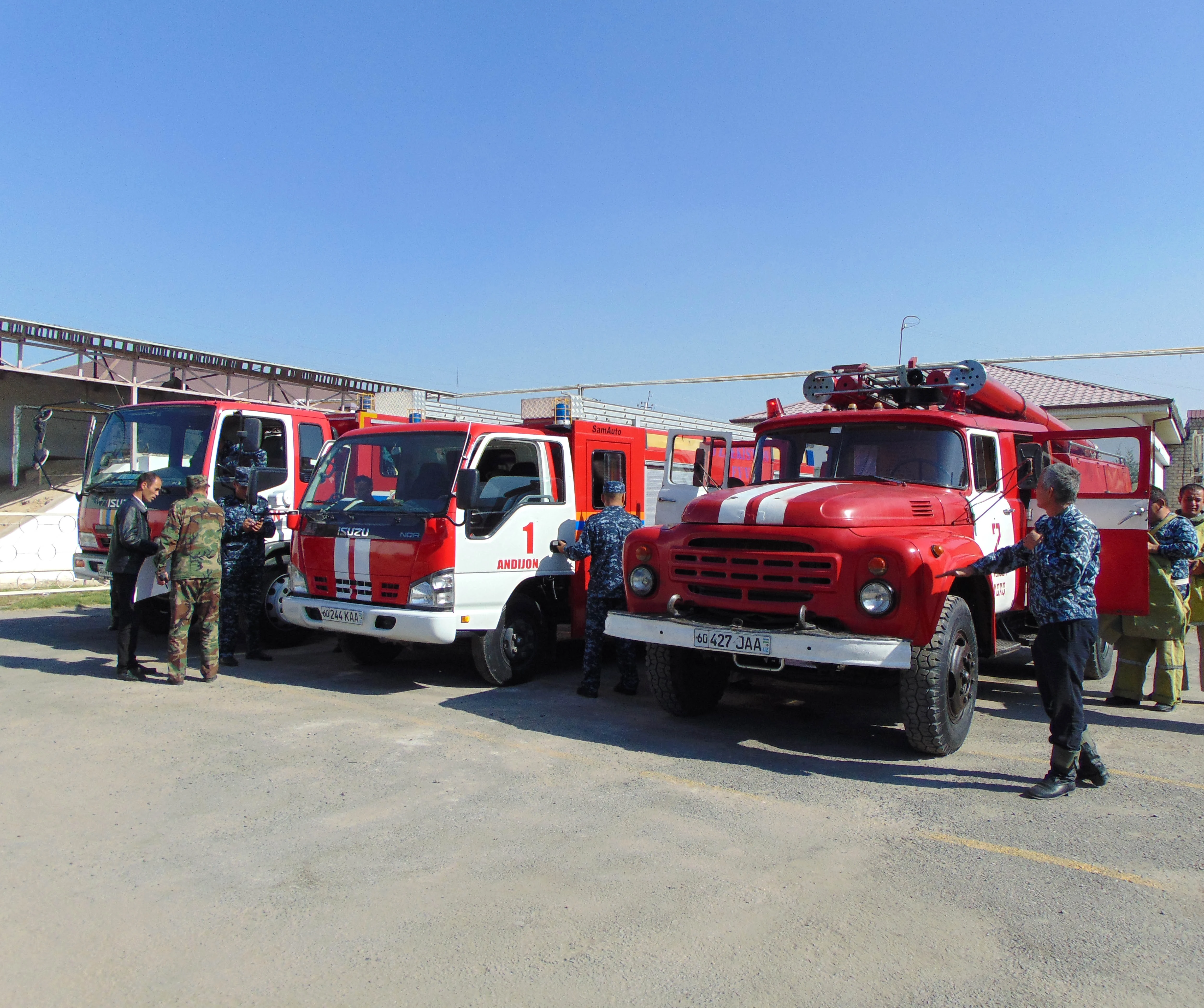 Scheduled fire safety exercises were held at the O'ZERA CLIMATE CONTROL plant. Fire departments and employees of the enterprise took part in it.